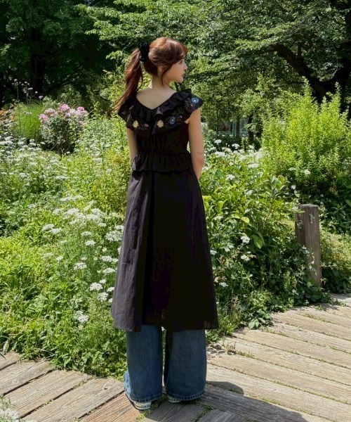 flower embroidery onepiece／花柄刺繍フリルワンピース
