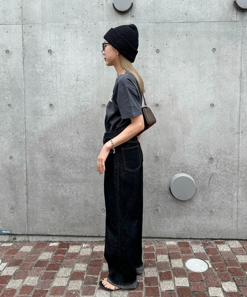 feepur(フェピュール)の「ピグメントロゴTee(Tシャツ/カットソー・レディース・チャコールグレー/ベージュ・MEDIUM)」の5枚目の写真