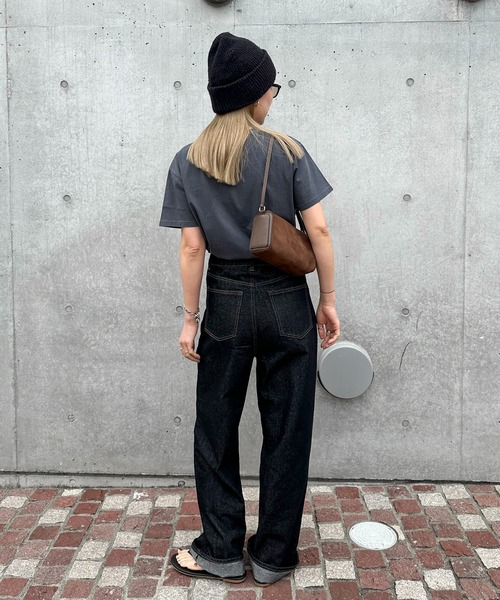 feepur(フェピュール)の「ピグメントロゴTee(Tシャツ/カットソー・レディース・チャコールグレー/ベージュ・MEDIUM)」の7枚目の写真