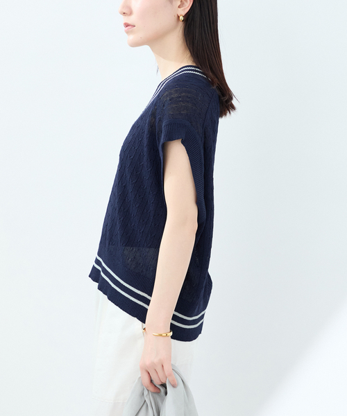 VERMEIL par iena（ヴェルメイユパーイエナ）の「Linen Knit Cable ベスト（ベスト・レディース・ホワイト/ネイビー・FREE）」の16枚目の写真