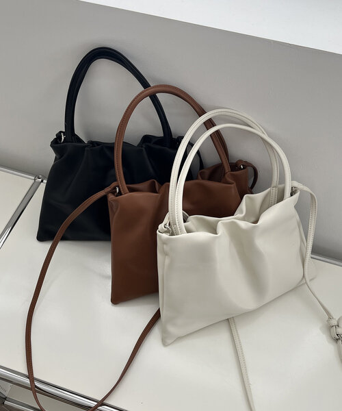 CAPRICIEUX LE'MAGE（カプリシューレマージュ）の「ギャザーソフトバッグ（ショルダーバッグ・レディース・キャメル/ブラック/ホワイト・FREE）」の6枚目の写真