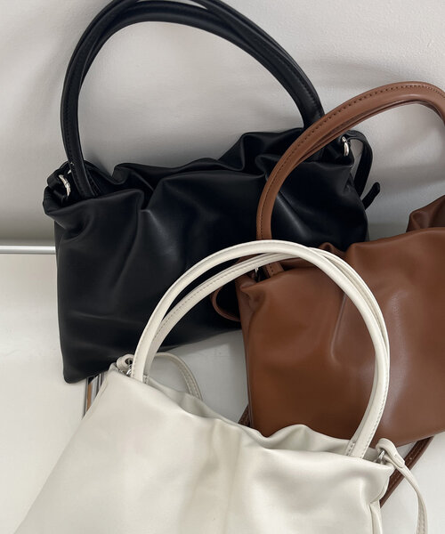 CAPRICIEUX LE'MAGE（カプリシューレマージュ）の「ギャザーソフトバッグ（ショルダーバッグ・レディース・キャメル/ブラック/ホワイト・FREE）」の7枚目の写真