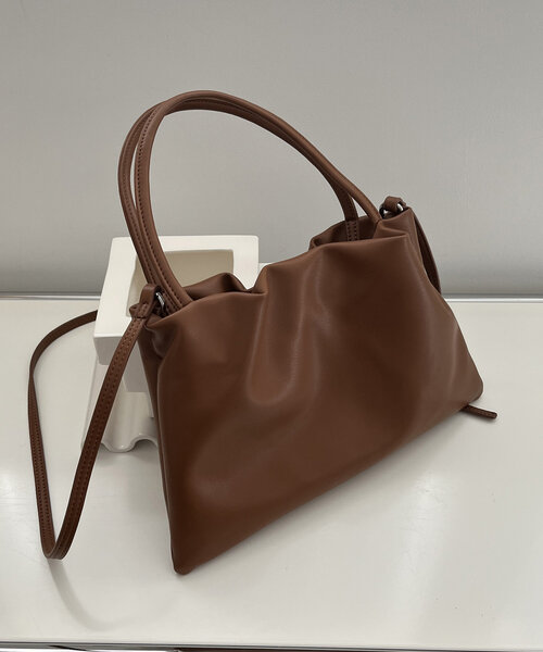 CAPRICIEUX LE'MAGE（カプリシューレマージュ）の「ギャザーソフトバッグ（ショルダーバッグ・レディース・キャメル/ブラック/ホワイト・FREE）」の13枚目の写真