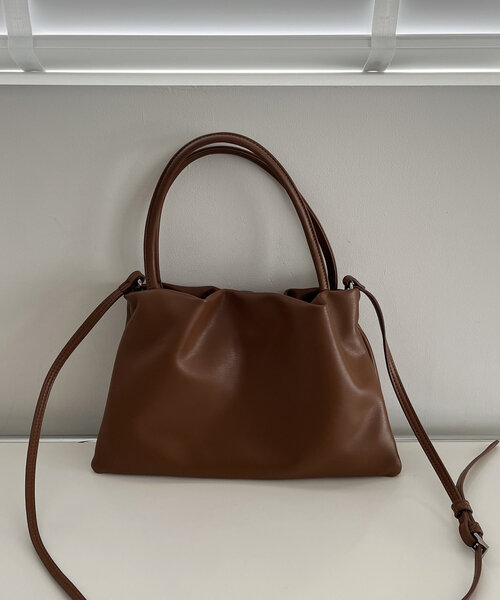 CAPRICIEUX LE'MAGE（カプリシューレマージュ）の「ギャザーソフトバッグ（ショルダーバッグ・レディース・キャメル/ブラック/ホワイト・FREE）」の14枚目の写真