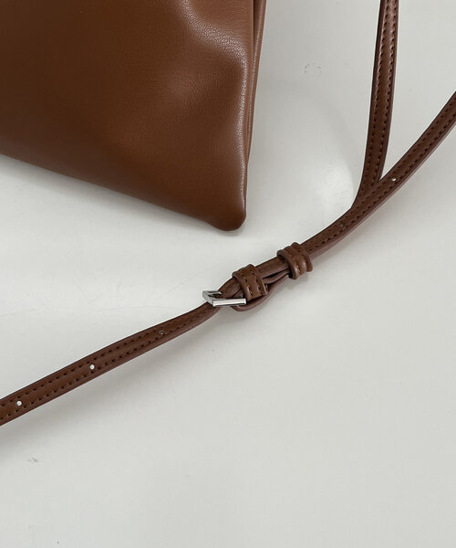 CAPRICIEUX LE'MAGE（カプリシューレマージュ）の「ギャザーソフトバッグ（ショルダーバッグ・レディース・キャメル/ブラック/ホワイト・FREE）」の18枚目の写真