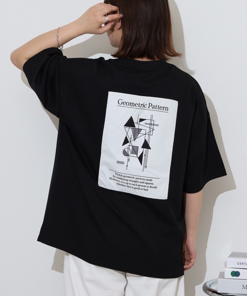 FUNALIVE(ファンアライブ)の「スムースダンボール オーバーサイズ プリントカットソー 接触冷感 UVカット 半袖(Tシャツ/カットソー・メンズ・ライトグレー系3/ブラック系その他3/ホワイト系その他3/ブラック/ライトグレー系1/ライトグレー系2/ホワイト/ホワイト系その他2/ブラック系その他2・LL/L/M)」の5枚目の写真