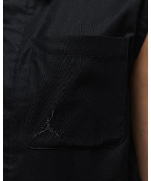 JORDAN BRAND（ジョーダンブランド）の「NIKE JORDAN WMNS JORDAN POOLSIDE WOVEN S/S TOP HJ0056-010（シャツ/ブラウス・レディース・ブラック・MEDIUM/LARGE/SMALL）」の4枚目の写真