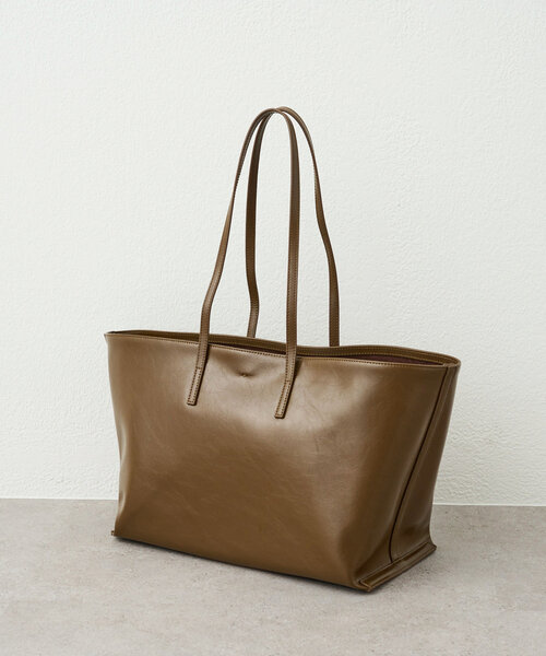 ヘイリー愛用◆TOTEME◆ トートレザーバッグ TOTEME レザー トートバッグ ベルト付き | NET-A-PORTER