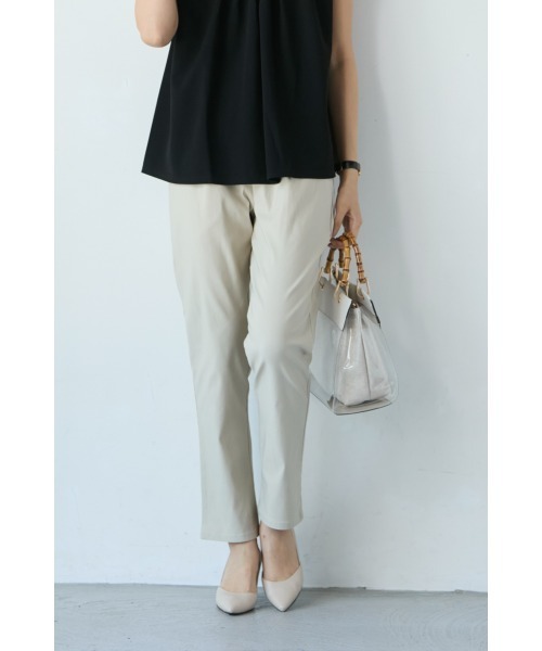 M.deux(エムドゥ)の「【ハイストレッチテーパードパンツ】(その他パンツ・レディース・ブラック/ベージュ・SMALL/MEDIUM)」の1枚目の写真