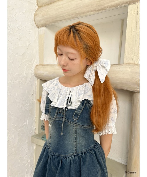 Disney（ディズニー）の「【Disney】ふしぎの国のアリス/トワル・ドゥ・ジュイSTYLEフリルブラウス（シャツ/ブラウス・レディース・ブルー/ネイビー・FREE）」の10枚目の写真