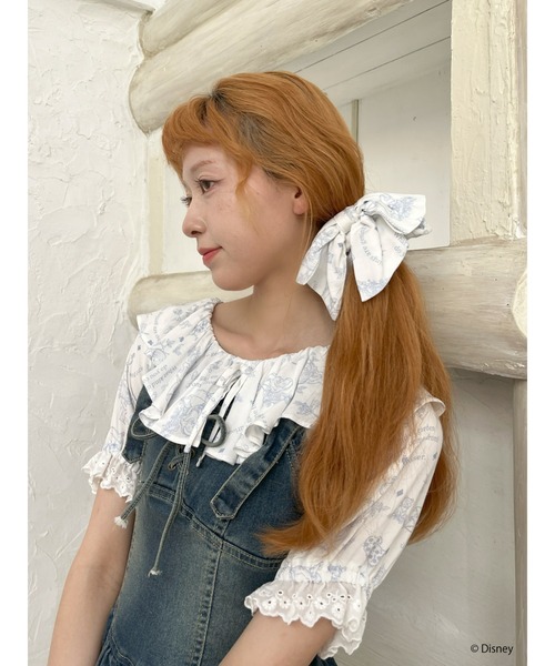 Disney（ディズニー）の「【Disney】ふしぎの国のアリス/トワル・ドゥ・ジュイSTYLEフリルブラウス（シャツ/ブラウス・レディース・ブルー/ネイビー・FREE）」の12枚目の写真