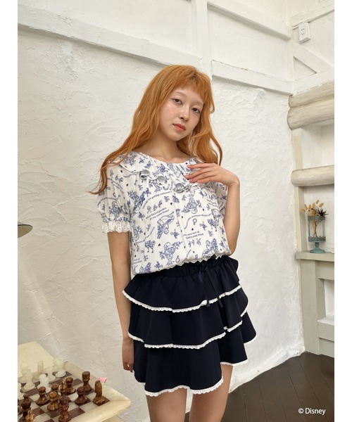 Disney（ディズニー）の「【Disney】ふしぎの国のアリス/トワル・ドゥ・ジュイSTYLEフリルブラウス（シャツ/ブラウス・レディース・ブルー/ネイビー・FREE）」の14枚目の写真