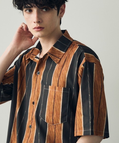 Shoowtime(ショウタイム)の「Striped pattern short sleeve shirt / ストライプパターンショートスリーブシャツ(シャツ/ブラウス・メンズ・ブラウン/グリーン/イエロー/パープル系・MEDIUM/LARGE/X-LARGE)」の1枚目の写真