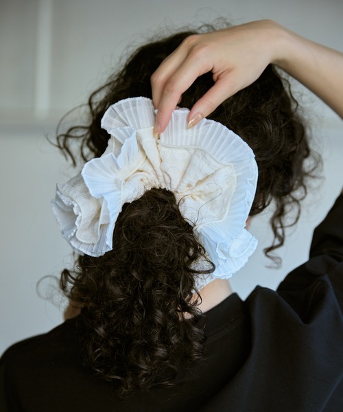 Libra Cue（リブラ キュー）の「プリーツレースシュシュ（シュシュ・レディース・アイボリー・FREE）」の3枚目の写真