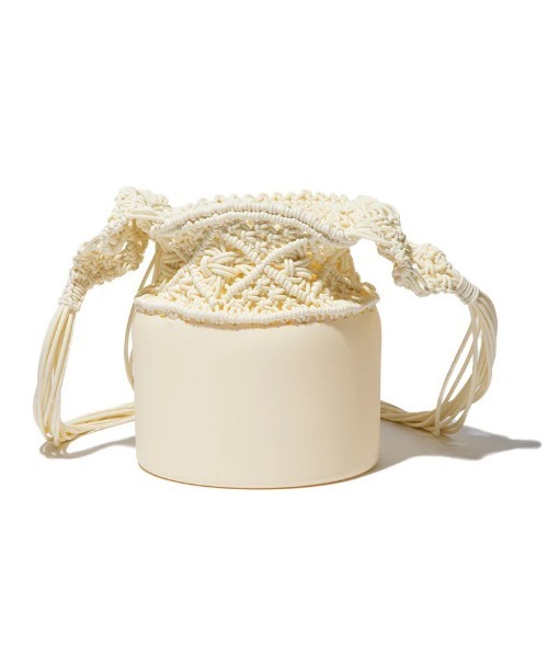 Kinetics（キネティクス）の「nana-nana KNOT SILICONE KNITTING BUCKET SHOULDER BAG（ナナナナ ノット  シリコンニット バケットショルダーバッグ）（ショルダーバッグ・レディース・ブラック/アイボリー・ONE SIZE）」の4枚目の写真