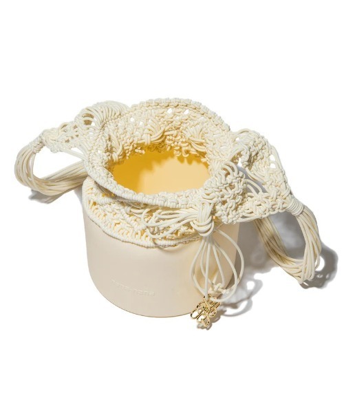 Kinetics（キネティクス）の「nana-nana KNOT SILICONE KNITTING BUCKET SHOULDER BAG（ナナナナ ノット  シリコンニット バケットショルダーバッグ）（ショルダーバッグ・レディース・ブラック/アイボリー・ONE SIZE）」の6枚目の写真