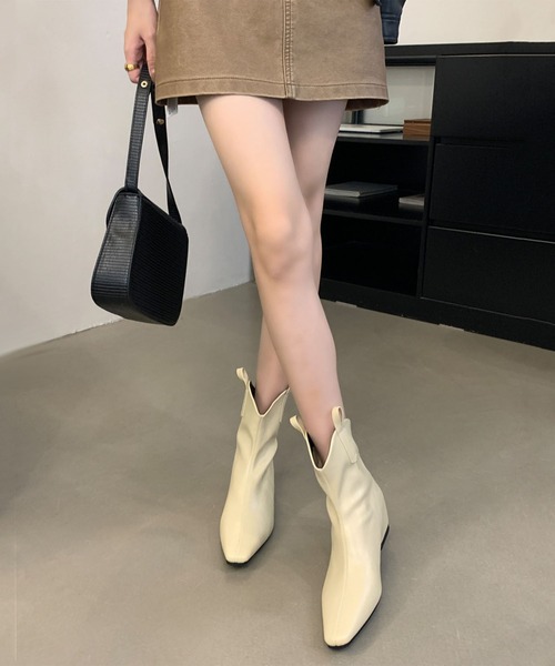 Jewelobe(ジュエローブ)の「ベルトデザインブーツカバー×インソールショートブーツセット(ブーツ・レディース・ブラウン/オフホワイト/ブラック/ブラウン系その他・S/M/L/XL)」の10枚目の写真