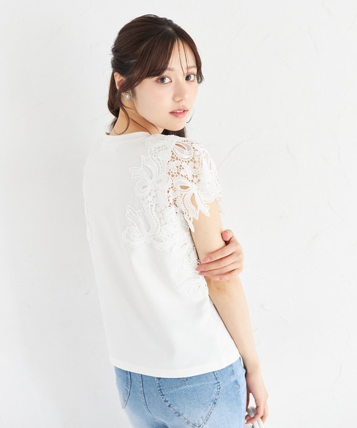 tocco closet（トッコ　クローゼット）の「リボン×フラワーレース装飾カットソープルオーバー（Tシャツ/カットソー・レディース・グレイッシュベージュ/オフホワイト/チャコールグレー/ブルー/ローズ・M）」の9枚目の写真