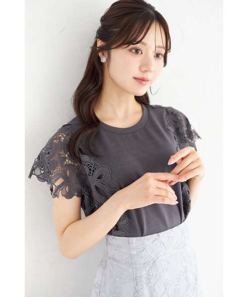 tocco closet（トッコ　クローゼット）の「リボン×フラワーレース装飾カットソープルオーバー（Tシャツ/カットソー・レディース・グレイッシュベージュ/オフホワイト/チャコールグレー/ブルー/ローズ・M）」の16枚目の写真