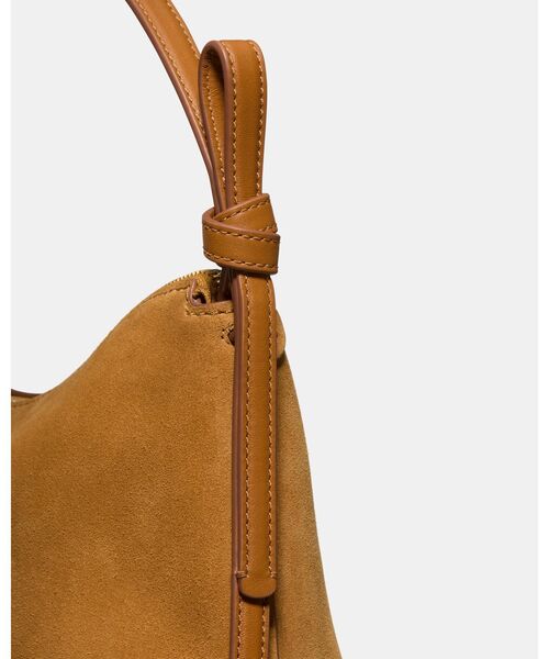 kate spade new york(ケイトスペード ニューヨーク)の「ループ スエード ショルダー バッグ(ショルダーバッグ・レディース・ブラウン・ONESIZE)」の4枚目の写真