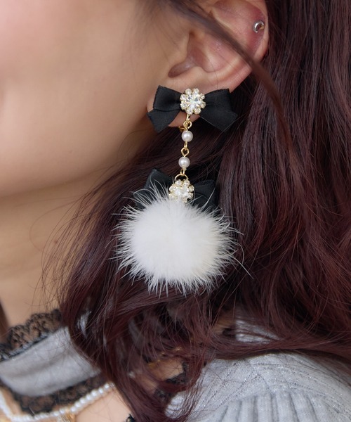 ROJITA（ロジータ）の「ビジューリボンファーイヤリング（イヤリング・レディース・ホワイト/ピンク/ブラック・FREE）」の9枚目の写真