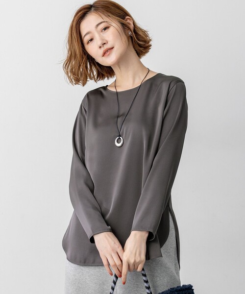 23区(ニジュウサンク)の「【洗える】サテン ロングスリーブ Tシャツ(Tシャツ/カットソー・レディース・ライトオレンジ系/グレー系/アイボリー系/スカイブルー系/ブラウン系・40/38)」の1枚目の写真
