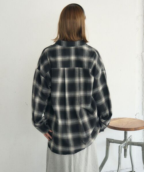 RETRO GIRL（レトロガール）の「チェックBIGシャツ（シャツ/ブラウス・レディース・ブルー系その他2/グレー系その他2/ブラック系その他2/オレンジ系その他2・FREE）」の13枚目の写真