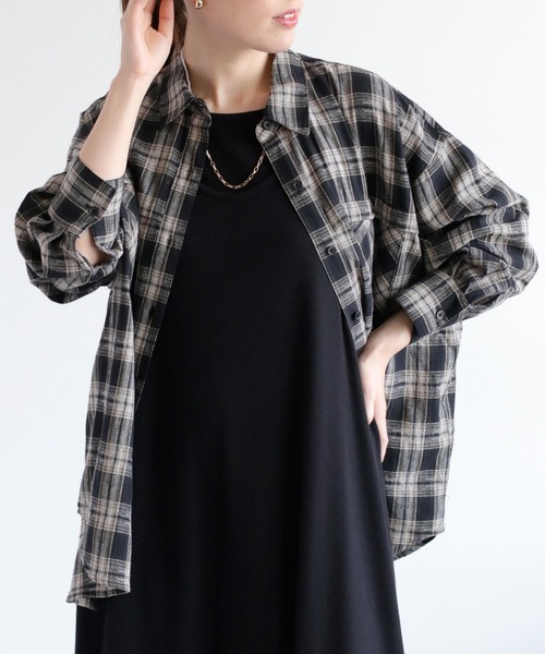 cepo（セポ）の「〈チェック柄トップスをコーデの主役に♪〉ドビーチェックオーバーシャツ（シャツ/ブラウス・レディース・ブラック系1/ブルー系1/ベージュ系1/ブラウン系2/ブラウン系1/レッド系1/ホワイト系1・M）」の3枚目の写真