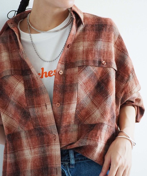 cepo（セポ）の「〈チェック柄トップスをコーデの主役に♪〉ドビーチェックオーバーシャツ（シャツ/ブラウス・レディース・ブラック系1/ブルー系1/ベージュ系1/ブラウン系2/ブラウン系1/レッド系1/ホワイト系1・M）」の4枚目の写真