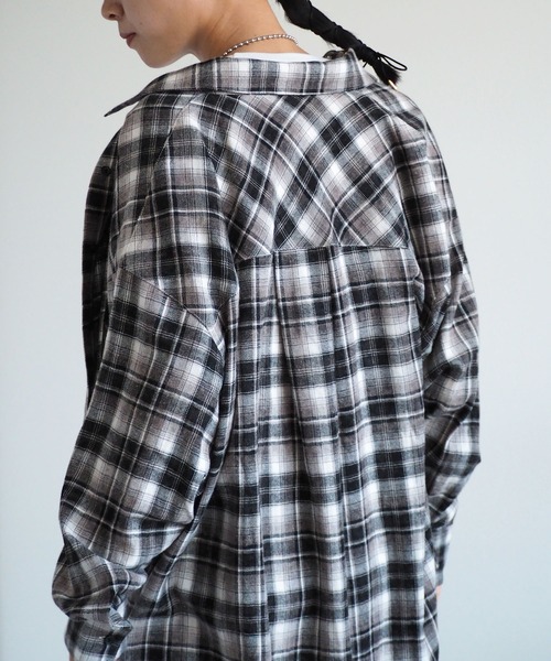 cepo（セポ）の「〈チェック柄トップスをコーデの主役に♪〉ドビーチェックオーバーシャツ（シャツ/ブラウス・レディース・ブラック系1/ブルー系1/ベージュ系1/ブラウン系2/ブラウン系1/レッド系1/ホワイト系1・M）」の16枚目の写真