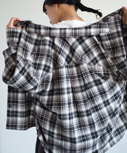 cepo（セポ）の「〈チェック柄トップスをコーデの主役に♪〉ドビーチェックオーバーシャツ（シャツ/ブラウス・レディース・ブラック系1/ブルー系1/ベージュ系1/ブラウン系2/ブラウン系1/レッド系1/ホワイト系1・M）」の18枚目の写真
