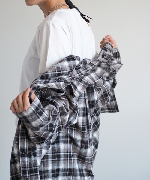 cepo（セポ）の「〈チェック柄トップスをコーデの主役に♪〉ドビーチェックオーバーシャツ（シャツ/ブラウス・レディース・ブラック系1/ブルー系1/ベージュ系1/ブラウン系2/ブラウン系1/レッド系1/ホワイト系1・M）」の19枚目の写真