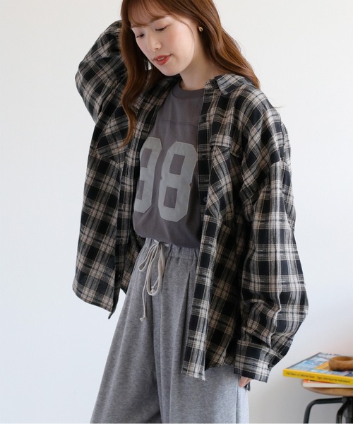 cepo（セポ）の「〈チェック柄トップスをコーデの主役に♪〉ドビーチェックオーバーシャツ（シャツ/ブラウス・レディース・ブラック系1/ブルー系1/ベージュ系1/ブラウン系2/ブラウン系1/レッド系1/ホワイト系1・M）」の9枚目の写真
