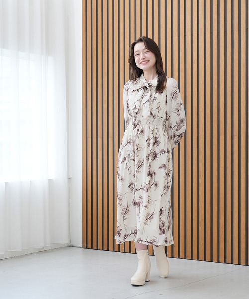 ASTORIA ODIER（アストリアオディール）の「レトロフラワーリボンタイワンピース（ワンピース・レディース・ワイン/ブラウン・SMALL/MEDIUM）」の2枚目の写真