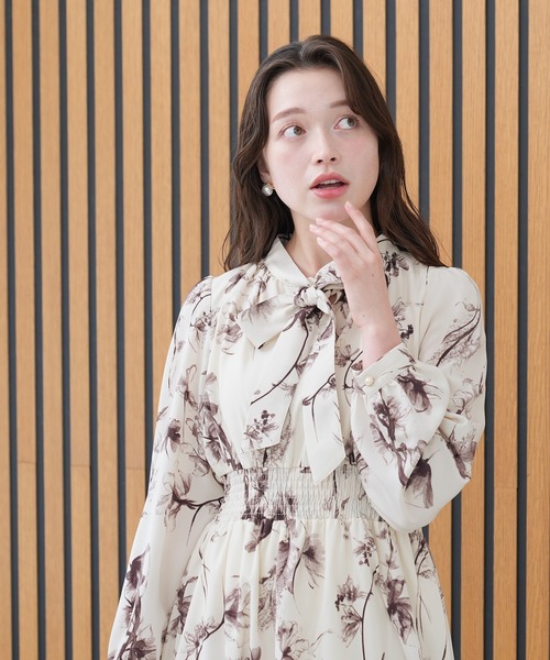 ASTORIA ODIER（アストリアオディール）の「レトロフラワーリボンタイワンピース（ワンピース・レディース・ワイン/ブラウン・SMALL/MEDIUM）」の6枚目の写真