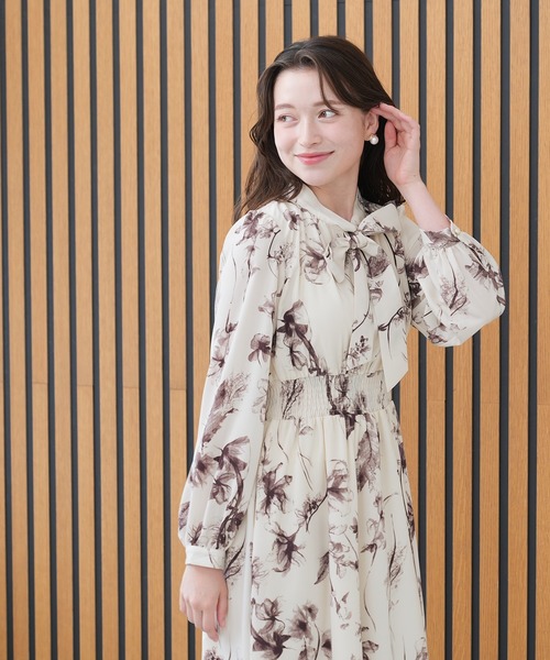 ASTORIA ODIER（アストリアオディール）の「レトロフラワーリボンタイワンピース（ワンピース・レディース・ワイン/ブラウン・SMALL/MEDIUM）」の8枚目の写真