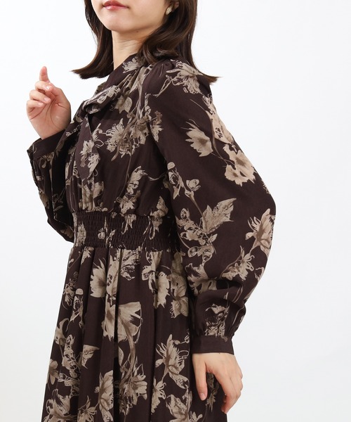 ASTORIA ODIER（アストリアオディール）の「レトロフラワーリボンタイワンピース（ワンピース・レディース・ワイン/ブラウン・SMALL/MEDIUM）」の14枚目の写真