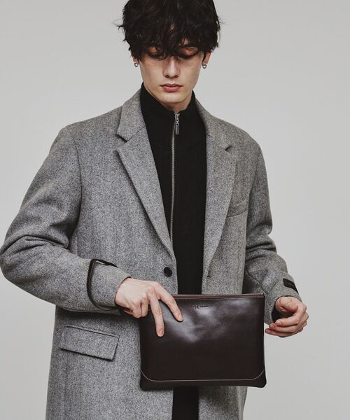 tk.TAKEO KIKUCHI（ティーケータケオキクチ）の「Refined Leather サコッシュ（ショルダーバッグ・メンズ・ブラック/ダークブラウン/ブラック系・00）」の3枚目の写真