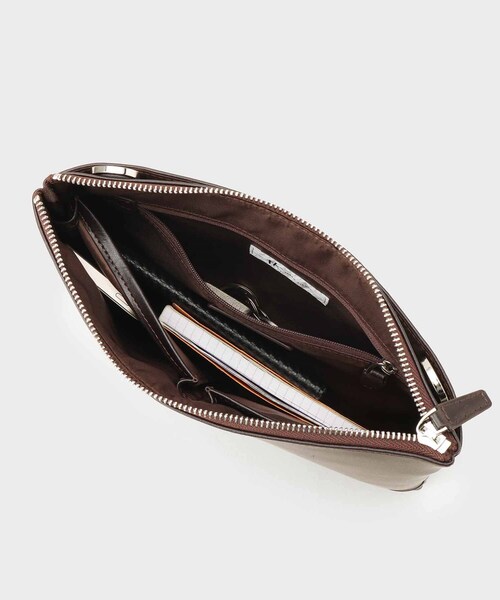 tk.TAKEO KIKUCHI（ティーケータケオキクチ）の「Refined Leather サコッシュ（ショルダーバッグ・メンズ・ブラック/ダークブラウン/ブラック系・00）」の16枚目の写真