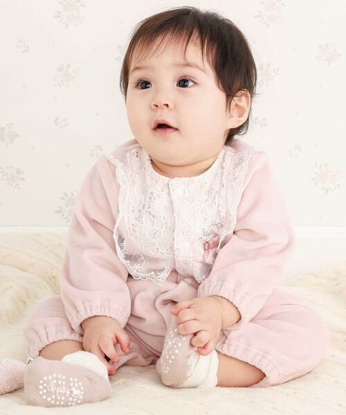 SLAP SLIP BABY（スラップスリップベビー）の「フリルラウンド切り替えベロア2WAYオールベビー(50~70cm)（ロンパース・キッズ・オフホワイト/ピンク・FREE）」の2枚目の写真