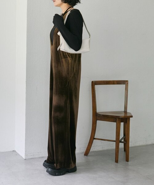 ear PAPILLONNER（イアパピヨネ）の「ベロアサロペット【SUM1 STYLE】（その他トップス・レディース・ブラック/ブラウン・FREE）」の3枚目の写真