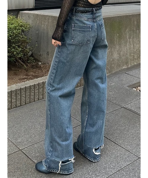 ELCHELE(エルチェレ)の「HEM NOTCH E41 DENIM(デニムパンツ・レディース・インディゴブルー・24/25/26)」の1枚目の写真