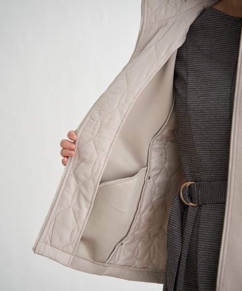 ikka（イッカ）の「【洗濯機で洗える】GOKU楽ダンボールフードコート（ブルゾン・レディース・ベージュ/チャコール・M/L/S）」の6枚目の写真