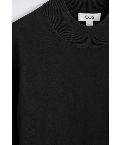 COS(コス)の「メリノウールモックネックセーター(ニット/セーター・メンズ・グリーン/ブラック・S/M/XS/L/XL)」の8枚目の写真
