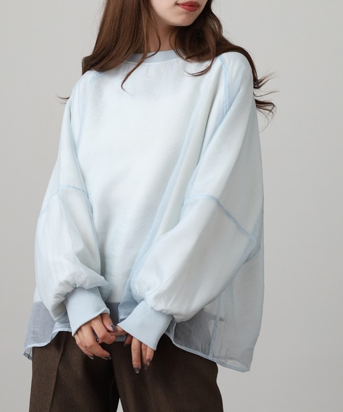 OMNES(オムネス)の「オーガンジーレイヤードダンボールニットボリューム袖プルオーバー(Tシャツ/カットソー・レディース・オフホワイト/ブルー・FREE)」の2枚目の写真