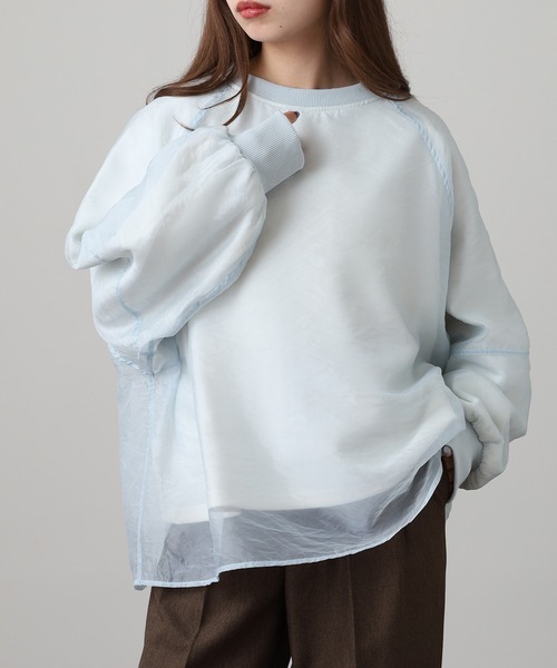 OMNES(オムネス)の「オーガンジーレイヤードダンボールニットボリューム袖プルオーバー(Tシャツ/カットソー・レディース・オフホワイト/ブルー・FREE)」の10枚目の写真