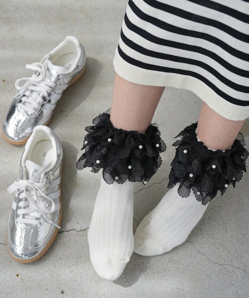 mili an deni（ミリアンデニ）の「パール付きフリルソックス（ソックス/靴下・レディース・アイボリー/ブラック・F）」の3枚目の写真