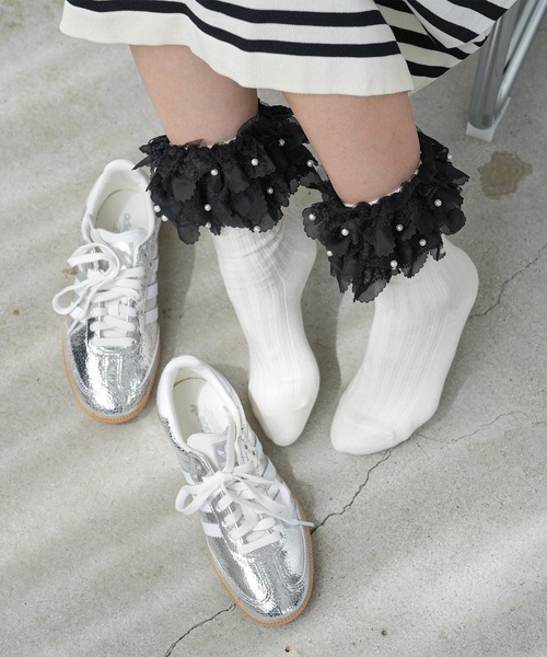 mili an deni（ミリアンデニ）の「パール付きフリルソックス（ソックス/靴下・レディース・アイボリー/ブラック・F）」の4枚目の写真