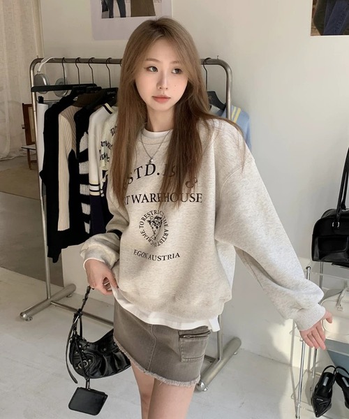 shopnikoniko(ショップニコニコ)の「トレーナー オーバーサイズ ロゴプリント スウェット(スウェット・レディース・グレー・フリー)」の3枚目の写真