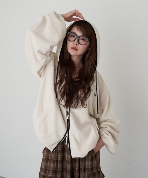 RAY CASSIN(レイカズン)の「フードジップフリース(スウェット・レディース・チャコールグレー/ベージュ系その他2/ブルー/ライトベージュ・FREE)」の3枚目の写真